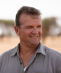 Portrait of Ken Rutherford.