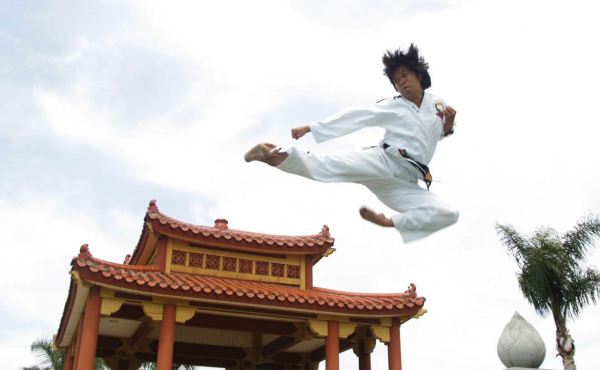 Speaker providing a kick